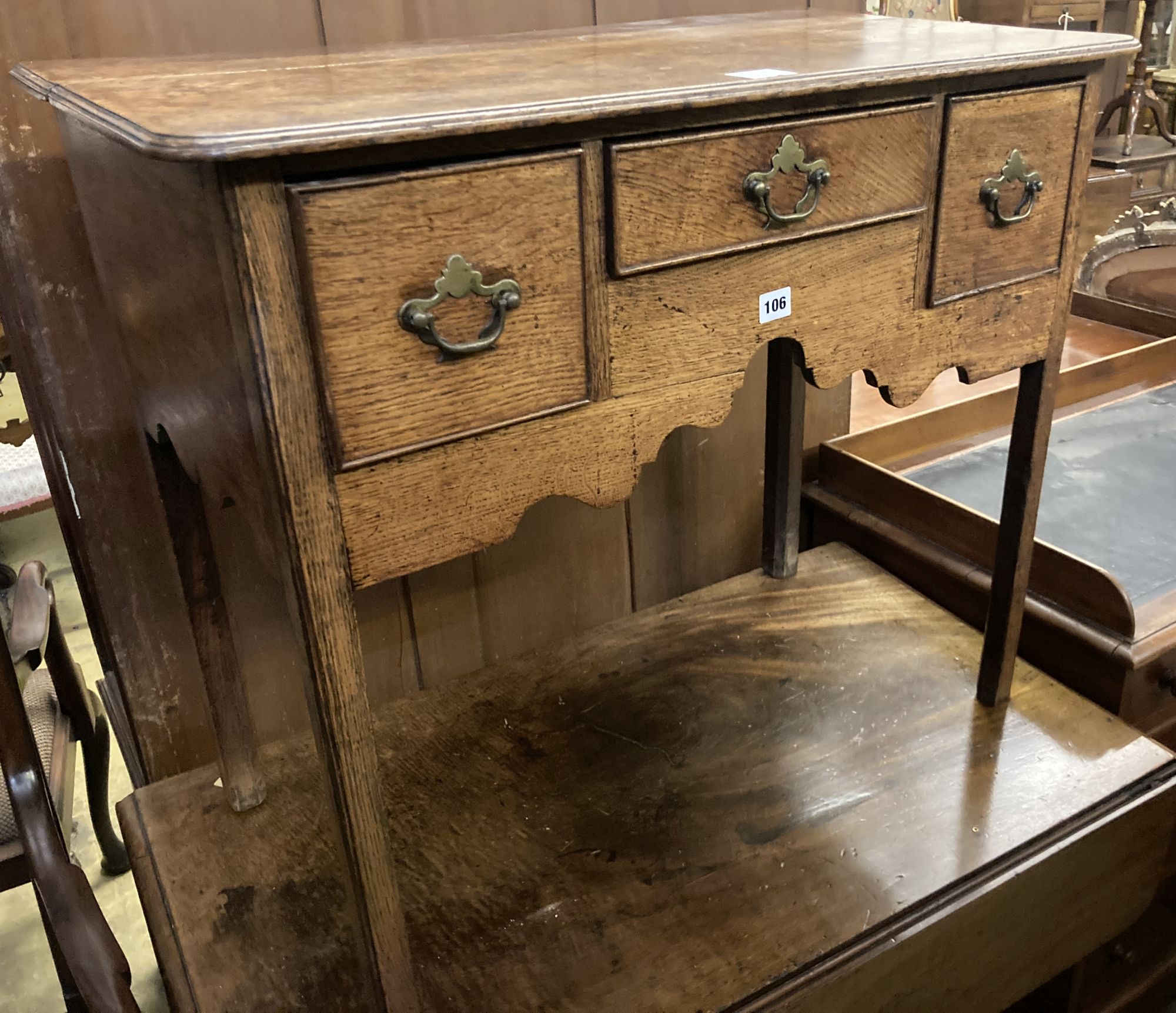 A George III oak lowboy, width 84cm, depth 46cm, height 72cm